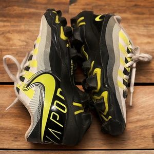 Nike Vapor Edge Shark Big Kids' Football Cleats Size 1Y